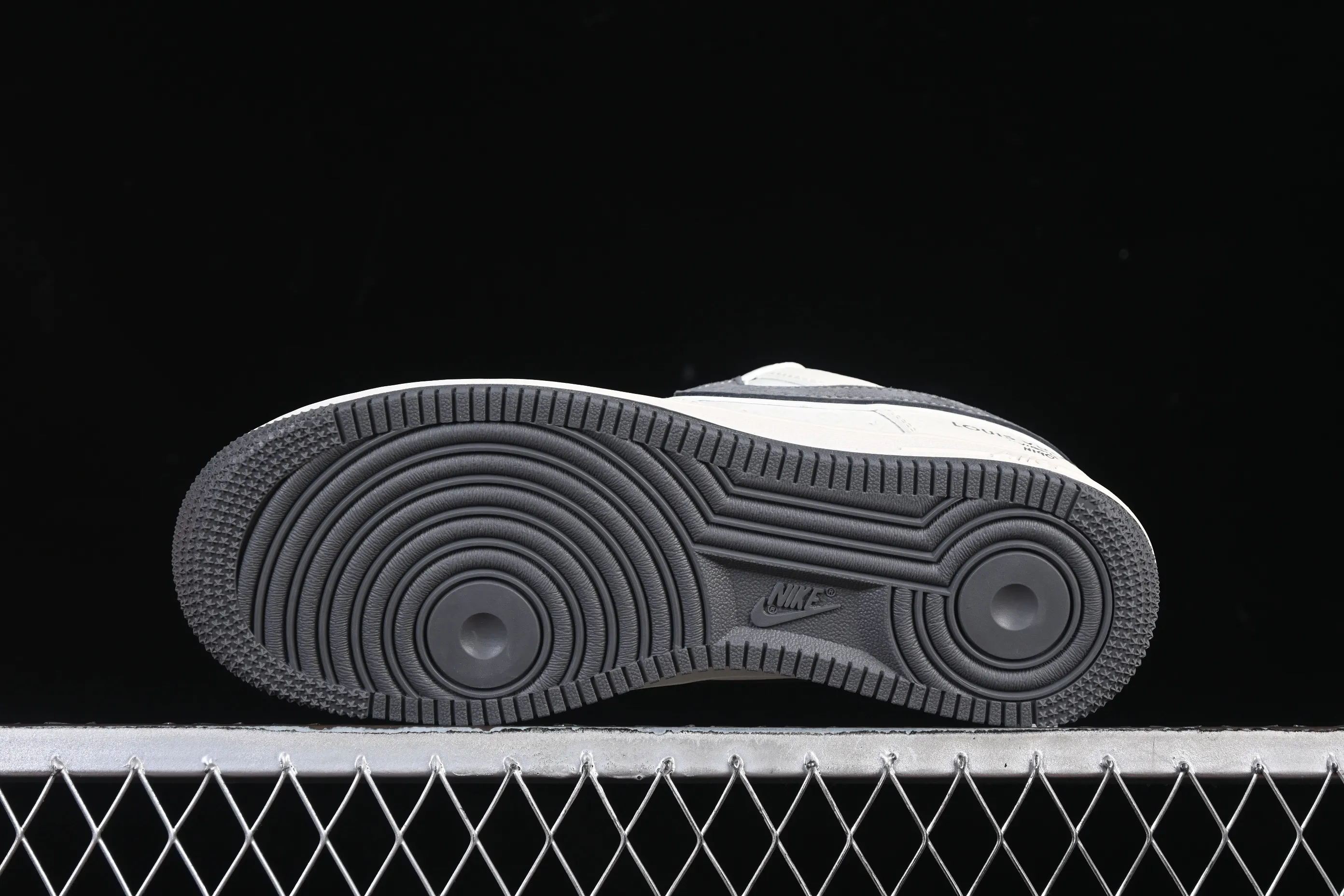 All categories Nk Air Force 1 Air Force series Nk Air Force 1 Low Air Force low top Nike Air Force 1'07 Low LV co-branded printed beige gray hook Air Force 1 low top casual sneakers MZ9588-811